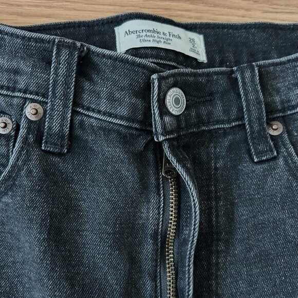 Abercrombie & Fitch Ultra High Rise Ankle Straight Jeans in Washed Black Size 2 - Picture 8 of 13